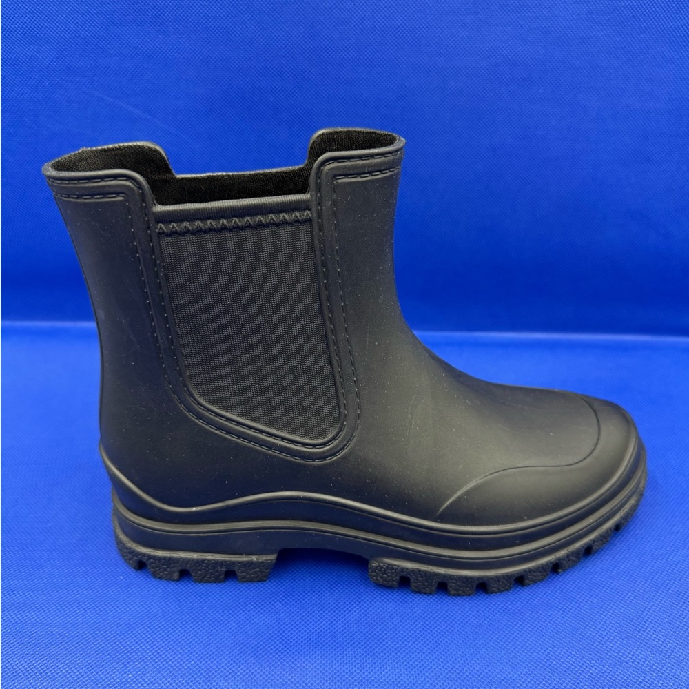 NWOB! Women Rain Boots - Picture 4 of 9